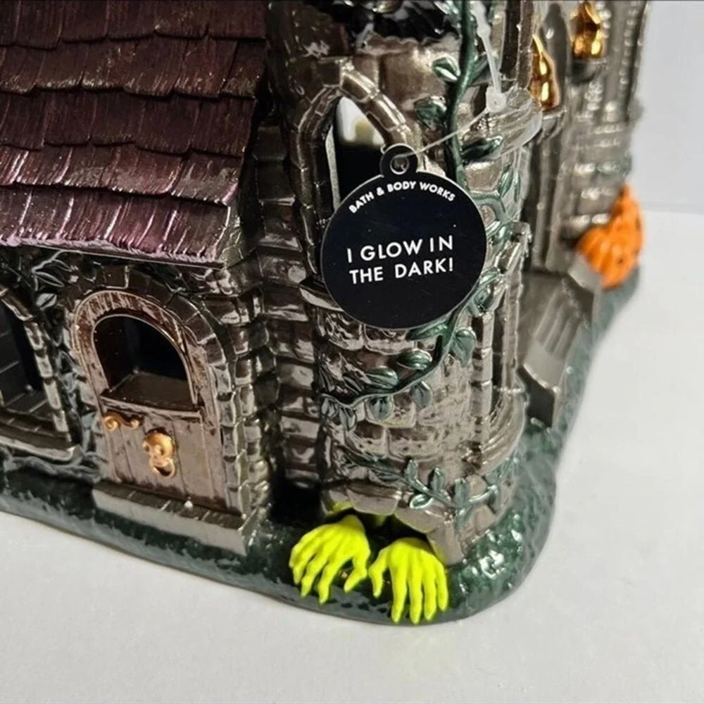 Bath and Body Works 2023 Halloween Haunted‎ Castle 3-Wick Candle Luminary Glows